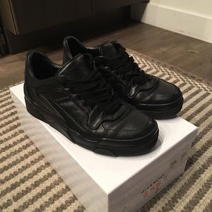 Givenchy Men's Tyson low snickers .size 40